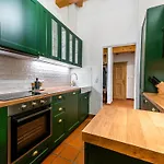 Family Hideout Apartment *
