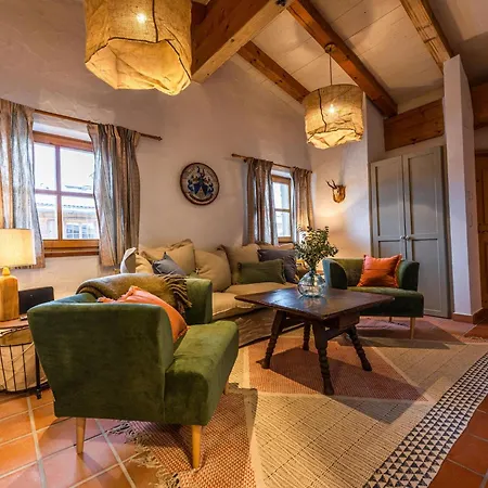 Family Hideout Apartment *